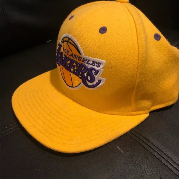 LA LAKERS HAT - Picture 3 of 3